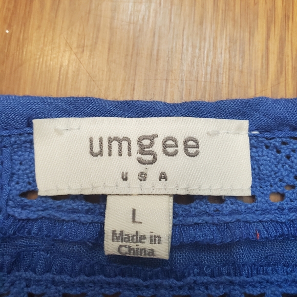 Women's summer top, size Large, bright blue with embroidery and lace inserts. - Picture 3 of 4